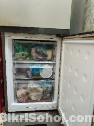 ফ্রিজ ২৫০ লিটার Samsung